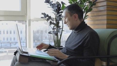 clip-4007268169-human-creativity-vs-ai---behind-scenes