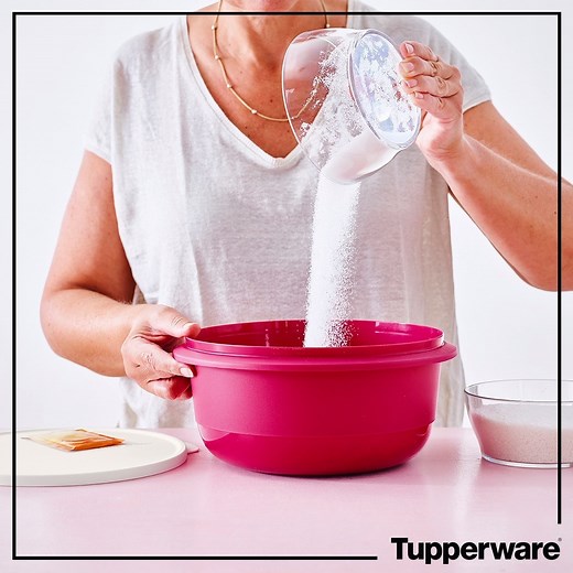 Savez-vous que la recette "pâte minute" de Tupperware est plébiscitée depuis plus de 50 ans par nos clients. Vous ne la connaissez pas encore ? 🧐 La revoilà ! À faire en quelques minutes dans le Bol à pâtisserie 3,5 l. 🤩 Découvrez la recette mythique et simplissime de la pâte minute 👉🏼 http://bit.ly/3baeRUN | Tupperware France Officiel