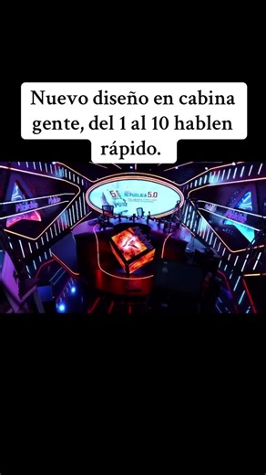 Adios cubo de plastico Alofoke, bienvenido cilindro 3D en pantallas led 👾 Nueva cabina de Alofoke Radio Show. Casi casi estamos devuelta en vivo todos los dias. Los podcastero tienen una semana para hacer bulla y fanfarria. Llegan los dueños absolutos del streaming mamabichos. Ustedes no tienen cualto ninguno, y con ese contenido to chueco balsa de ratones. Del 1 al 10 🔟 Hablen rapido 😂