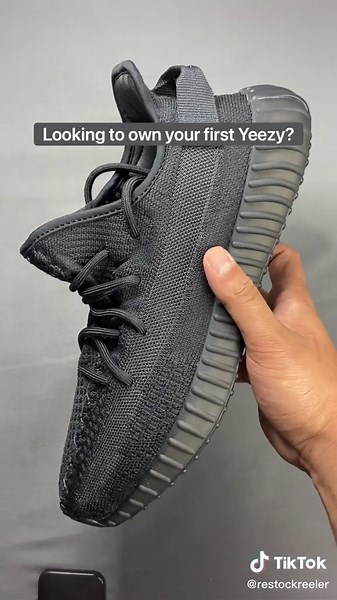 Unboxing Adidas Yeezy Boost 350 V2 'Onyx' Sneakers