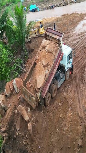 EP.217 Amazing! 15T Unloading Big Stone & Dozer Pushing on the Mountain #pnmachines