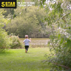 Going to the park with 8 kids is stressful enough, but it's much harder when they're all running to the loo 😂 | Channel 5