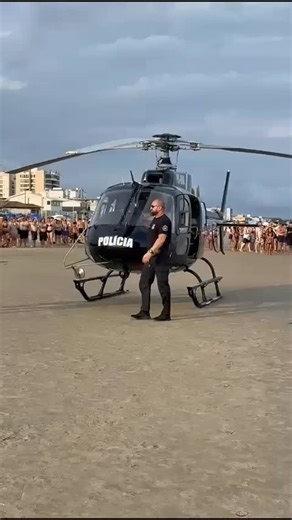 Gentil Francisco on Instagram: "Jovens desobedecem Guarda Vidas na Praia do Arroio do Silva e um deles acaba se afogando Bombeiros foram acionados na tarde desta quinta-feira 01 para atender vítima de afogamento em Arroio do Silva. O Grupo de Salva Vidas,avistaram três indivíduos do sexo masculino adentrando ao mar com o auxílio de um colchão inflável. Foi realizada ação preventiva, porém os indivíduos não acataram as orientações, prosseguindo em direção ao mar. Após ultrapassarem a linha de arr