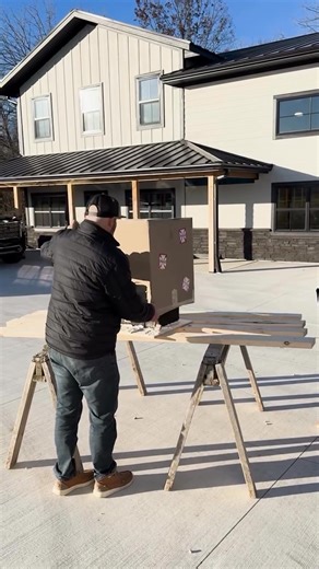 Satisfying construction sounds. The red head doing its job! | RR Buildings