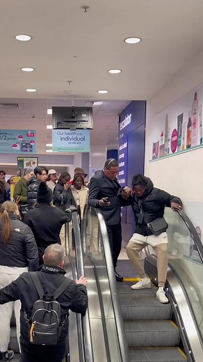 Escalator prank #funny #foryou #prank #foryoupage #escalator #escalator