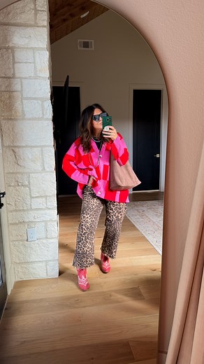 Stephanie Joplin on Instagram: "She’s a new woman 😎❤️🩷 And about to eat those 3lbs back in candy while me and the boys make gingerbread houses 👍🏼 Pattern mixing for festive cowboy christmas! 10/10 wear what make you feel good ladies…mama needed a BIG outfit to come out of her slumber. Comment “LOVE” and I’ll DM you my entire outfit plus sizing details! Of course you can always shop through that first link in my bio too! #midsizestyle #midsizefashion #christmasoutfit #festiveseason #christmas