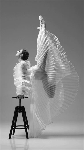 🇺🇦 Model poses for photoshoot📸 Ballet. Model Evgenia