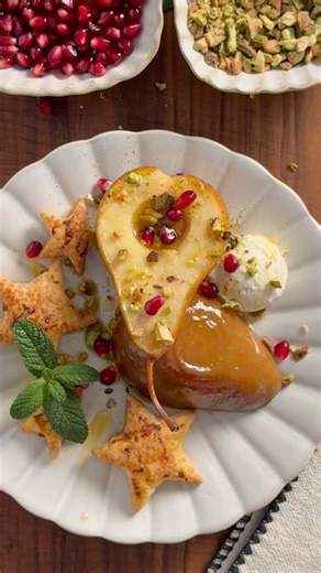 Honey Roasted Pears with Mascarpone and Pistachios 🍐