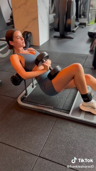 Glute isolation is the answer to growinf a big booty!🙌🏽 #glutes #peachgainzapp