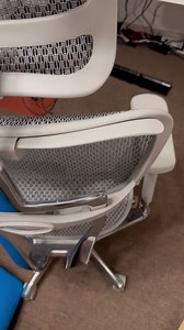 高いものじゃないからつけたんだけどエルゴヒューマンプロ2オットマンのジャケットハンガー、一体感はかなりある一体感メインなので使い勝手はどうだろう自宅で使うことないなwマジで会社用