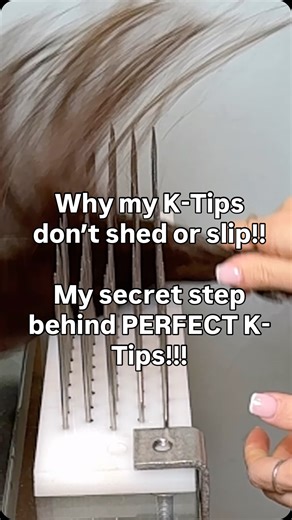 ✨ What a Hackle Is — and why I use it when I make custom K-Tips ✨ If you’ve ever wondered how I get my K-tips to look so seamless and last so long… this tool plays a huge role ⬇️ • When I pull the hair through the hackle, I’m lining up every strand in the same direction — that’s what gives K-tips that silky movement instead of frizz • It also removes short, loose hairs that would stick out of the keratin or cause shedding later (no thank you 💁‍♀️) • I can blend multiple tones together perfectly