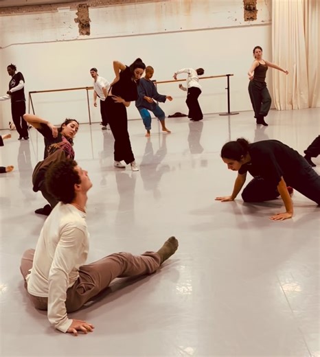 Fabulous @fil____o exploring during one of my streamflow classes 🤍 #streamflowmethod #dancer #dance #path #ways #research #exploration #listen #feel #move | Heidi Vierthaler