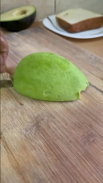 The Simple Avocado Bread Everyone Should Try! 😍