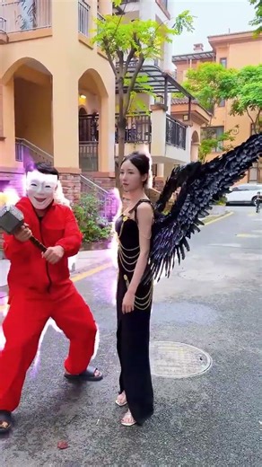 黑天使被白天使吓跑了#college #love #funny