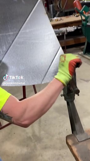 Creating Right Angles with Lockformer Easy Edger for Ductwork