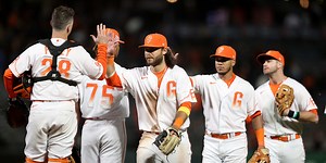 Giants match SF-era mark with 103rd victory
