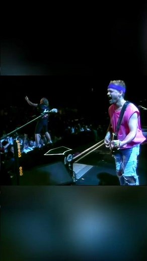 Van Halen - 'Ain’t Talkin’ ‘Bout Love' Performed Live in Toronto in 1995
