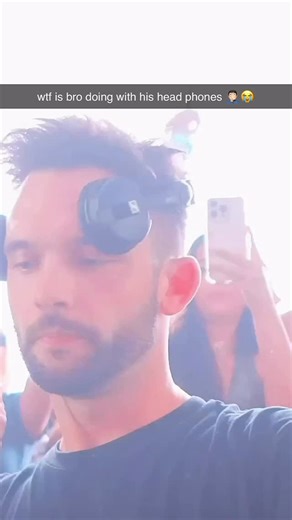 proof you don’t need ears to DJ 🤝 DJs & house heads, comment MAGIC CARPET RIDE 👇 and I’ll DM you this unreleased edit. always wanted a version of this that hits harder in the clubs, the original’s an 8 minute masterpiece, but impossible to squeeze into a set 😭 | Sammy Porter