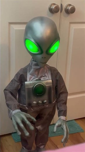 Home Accents Holiday 36-inch Animated LED Dancing Alien retired Halloween Prop #2