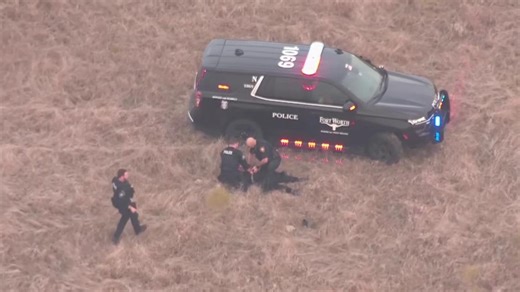 Fort Worth police chase ends on foot after suspect jumps over fence