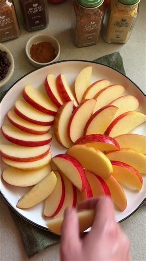 Apple Nachos with Spiced Nut Butter | Simply Organic #recipe