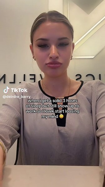 Puerto Rican Mami — relatable tired-at-work moment