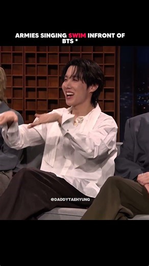 Omg the way all the members singing swim Infront of bts 😭✨