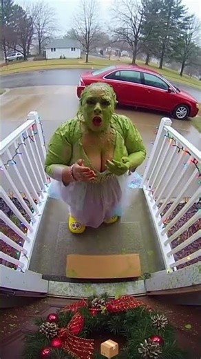 Porch exploding package box with glitter🏳️‍🌈✨🦄#porchpiratecaught #glitter #package #prank #fyp