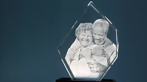 Turn your favorite photos into ✨stunning 3D crystal keepsakes✨. | 3D Crystal