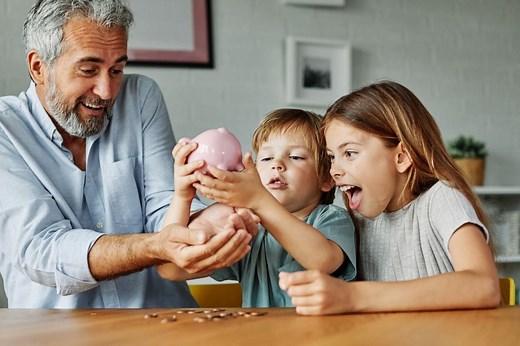 Parents could be owed £5,000 after HMRC error – how to check if you're affected - Netmums