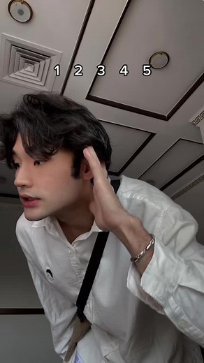 Sign Language Demonstration with Visual Aids