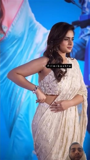 Ayesha Khan Vibing on Shararat Song in Vibrant Saree #ayeshakhan​ #dhurandhar​ #jasminesandlas​ 😛