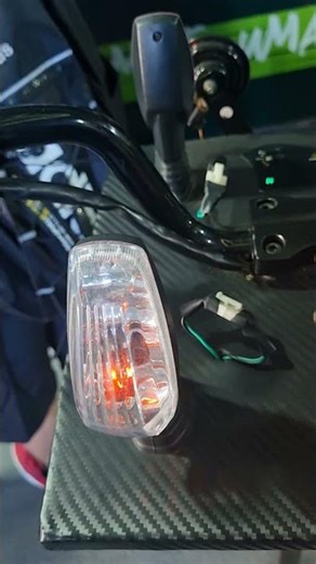 This is how your #moto turn signal system works