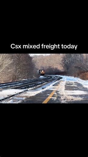 Csx mixed freight at Amsterdam station#trains #trainspotting #csx #america @Amtrak