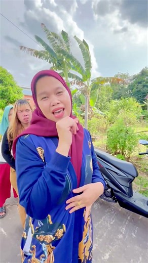 All he does is get angry all the time #ytshorts