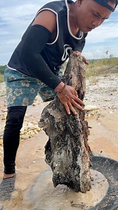 The process of finding gold | finding gold in fragments | finding gold nuggets warth $ 2500 amazing‼️😱😱 #goldprospecting#goldhunter#golddiscovery#goldpanning#goldhunting#lookingforgold#golddrush#goldnugget#goldadventure | Uswandi Golddigging