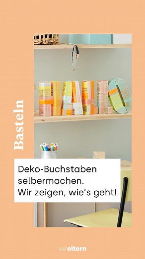 Buchstaben selbermachen! 🔠 Ob als Babyname über dem Kinderbettchen oder Willkommensgruss im Regal, diese mit Wollfaden umwickelten Buchstaben machen was her als Deko. 💛 Die Anleitung findest du in der aktuellen Ausgabe oder Link in Bio. Idee und Umsetzung: Djennat Derradj 📸: Martina Meier #wireltern #selbermachen #diy #deko #babyname | «wir eltern»