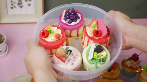 5 Pcs Plastic Deli Food Storage Containers with Lids Airtight, 8. 5 x 2. 2 Inches Reusable Leakproof Clear Food Cupcakes Storage, Freezer/dishwasher/, BPA-free, Secure & Easy Transport