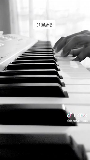 Te Adoramos: Alabanzas Cristianas para Jóvenes