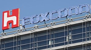 Foxconn paid 20,000 rioting workers to leave the company | AppleInsider