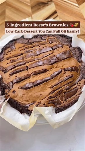 3-Ingredient Reese's Brownies 🍫🥜 Rich, fudgy, and that peanut butter swirl on top makes them look way harder than they are—completely low-carb and only three ingredients. 😋 🚨 Full recipe with tips, variations, and nutrition info: ➡️ https://keto.recipes/easy-low-carb-reeses-inspired-brownies/ 💬 Would you try these? Drop a 🥜 below! Don't forget to SAVE and SHARE this easy #dessert #recipe! 📸: @ketosnackz | Keto Recipes
