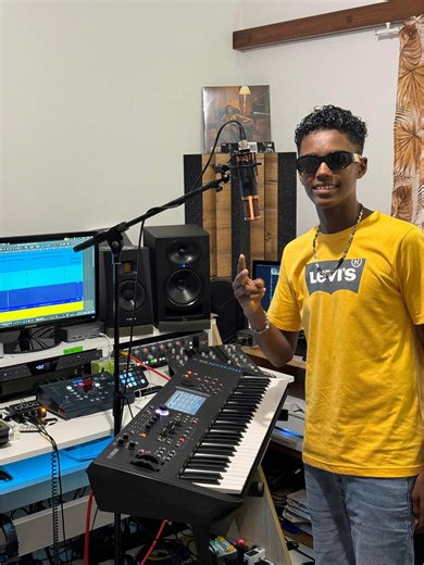 Partagez au max svp🙏merci..le texte parle de l’école du carnaval et de la violence qui touche notre île en ce moment… #guadeloupe #bouyon #piano #musique #fyppppppp @Karim Verger