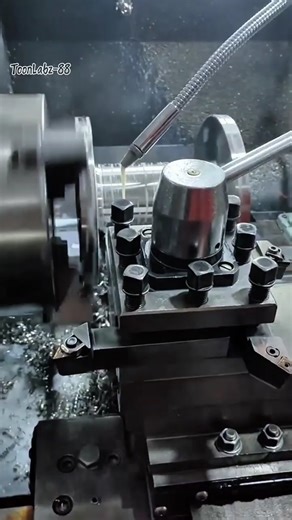 How Metal Is Precisely Cut on a Lathe #metalcutting #lathe #manufacturing
