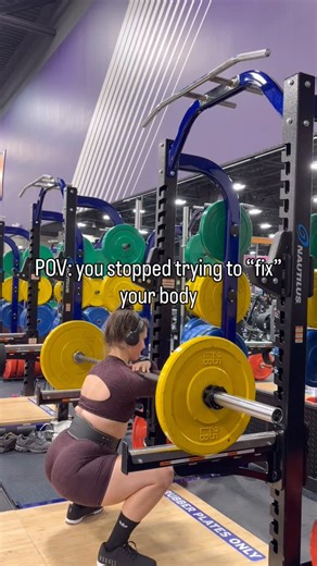 You don’t need a smaller body You need an expanded mindset One where you stop telling yourself that you need to shrink to be more liked One where you stop telling yourself that a smaller size will make you more worthy One where you learn to love what your body is capable of You probably have heard that gratitude changes everything Not because it’s fluffy, but because it builds peace in the mirror again And THAT is worth everything✨ Join me this month in being kinder to yourself and learning new 