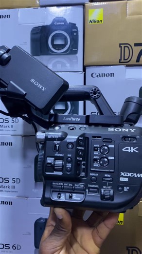 The Sony FS5 (PXW-FS5) is a popular, lightweight, Super35mm handheld cinema camera known for its excellent ergonomics, built-in electronic variable ND filter, and strong low-light performance with features like high ISO and S-Log gamma, making it a versatile choice for run-and-gun shooting, documentaries, and indie filmmaking, capable of 4K recording and high-frame-rate HD slow motion, with an adaptable E-mount for various lenses and professional audio inputs. #fyp #jucmedia #viralvideos #fypppp