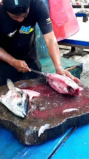 Fast & Practical⚡How to Skin Yellowfin Tuna Like a Pro! #shorts #fishcutting #tuna #knifeskills