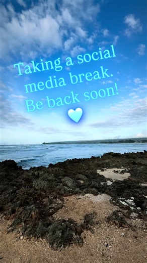 As we get ready to close out the year, I find myself desiring to slow down and tune out the (sometimes) overwhelmingly loud noise of the holiday season. I’ll be taking the time to focus on family, Jesus, health/wellness and new music. Love ya’ll!!💙