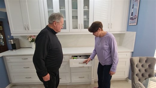 Joe & Betty- St Charles Series- Shaker White Kitchen Cabinets