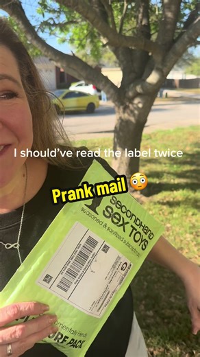 This anonymous prank mail gag gift looks like a shocking package but reveals a hilarious prank inside. Perfect funny gift for prank wars, gag gifts, and unforgettable mailbox reactions. #prank #gaggift #aprilfools #funnypranks #darkhumourandjokes