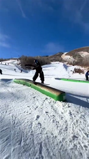 Ripping park city in our baggy snow pants and belt!